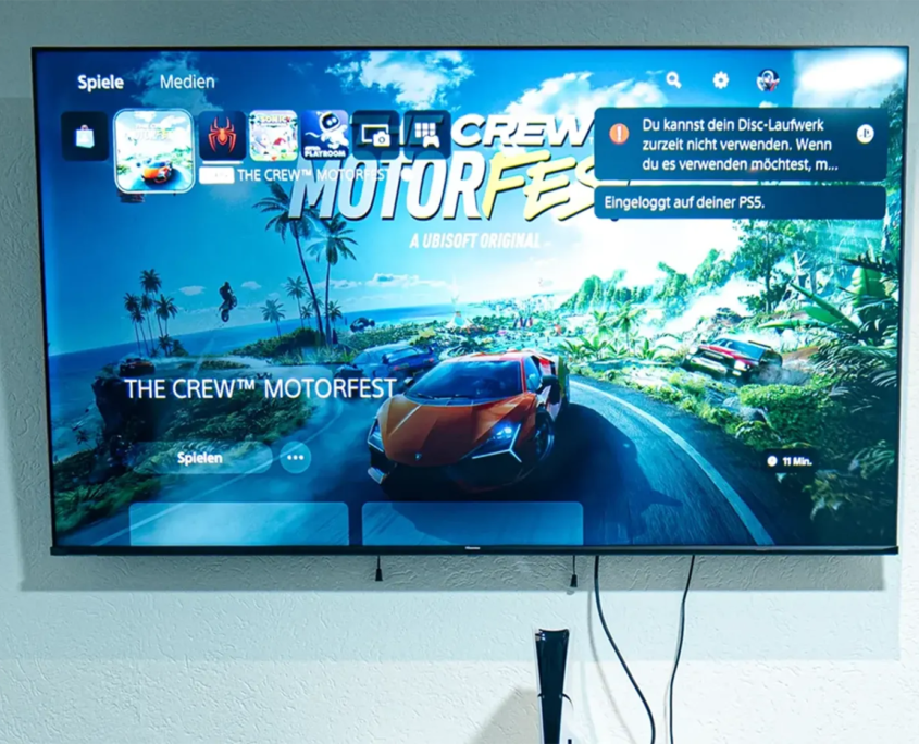 Spielecke mit TV und Playstation 5