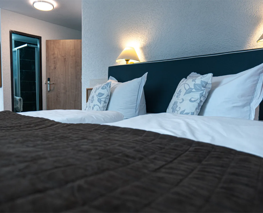 Doppelzimmer Meisenhügel 121 – Doppelbett Detail