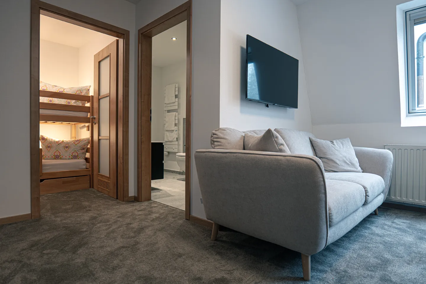 Familien-Suite Hubertushütte 117 – TV und Sofa