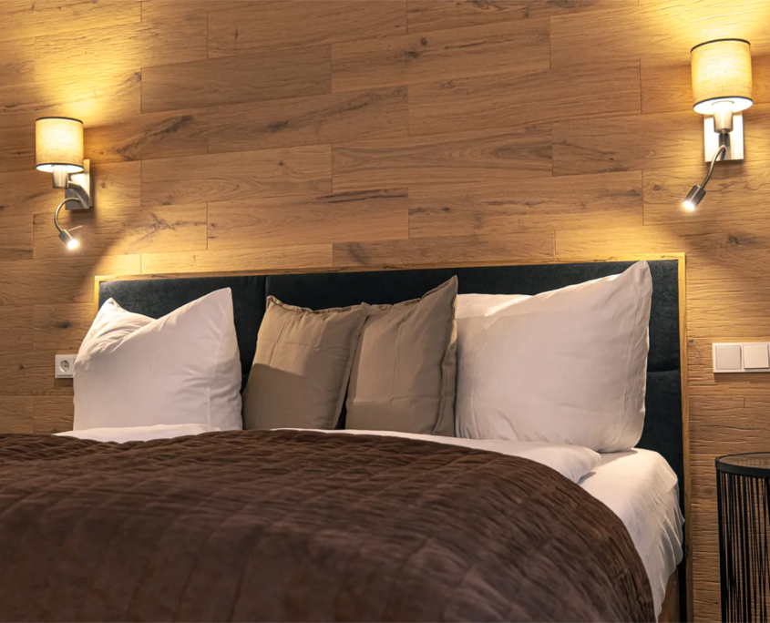 Familien-Suite Schneekopf 14 & 114 – Doppelbett Detail