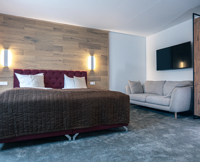 Familien-Suite Talblick 118 – Doppelbett und Sofa